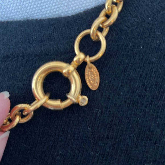 CHANEL RARE Gold plated necklace chain 27”, CC logo 3” - Picture 7 of 8